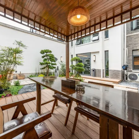 Qingyu Homestay (Wansuishan Martial Arts City Millennium City Park)
