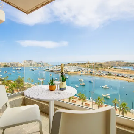 Stunning Apartment with Valletta and Harbour Views