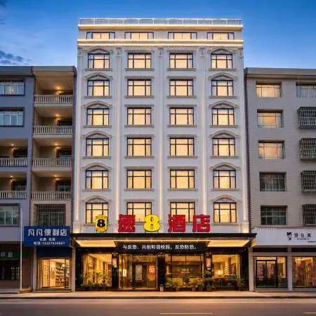 䔎8 Hotel