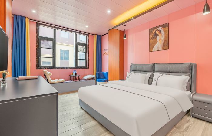 Zhiluo Theme Hotel (Songming Yanglin University Town Business School)