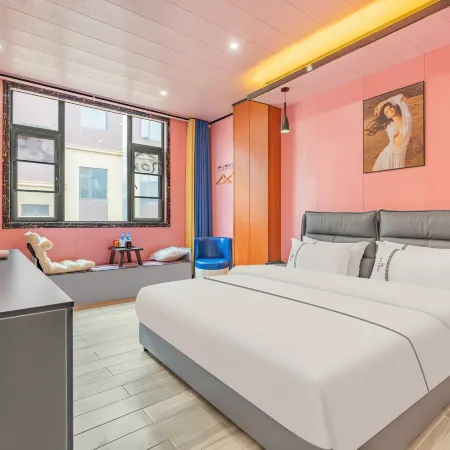 Zhiluo Theme Hotel (Songming Yanglin University Town Business School)