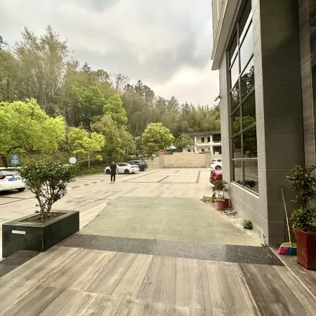 Luming Hotel