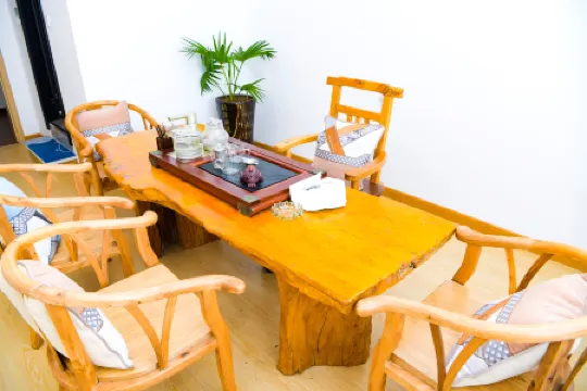 Yining Silk Road Pastoral Song Chenwai City Hotel