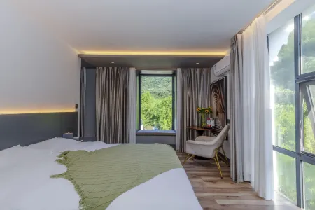 Lisu B&B (Laojunshan Yunjing Cableway Branch 1) Отели рядом с достопримечательностью «Ji Guan Cave»