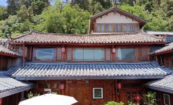 Qingmu Boutique Inn (Lijiang Ancient City Mufu Shop)