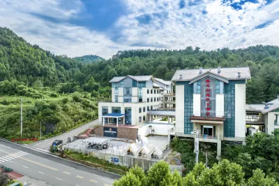 판룽볘위안 홀리데이 호텔（충칭 헤이산구 관광단지） 난톈먼/남천문 관광단지 주변 호텔