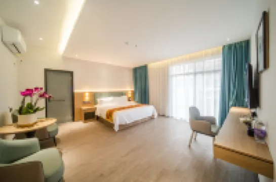 Liangyu Homestay (Beihai Old Street Scenic Area High-speed Railway Station)