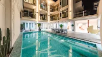 Jiujian Designer Homestay (Dali Net Red Swan Yanxi Branch) Hotels in Dali