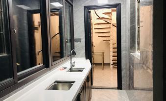 Longzhiyue Homestay (Dongguanjie Meishiguangchang)