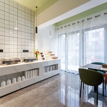 GreenTree Zhi Xuan Hotel (Zhongshan Road Home Number Commercial Building)