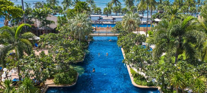 Jomtien Palm Beach Hotel and Resort - Family Friendly Hotels in Pattaya