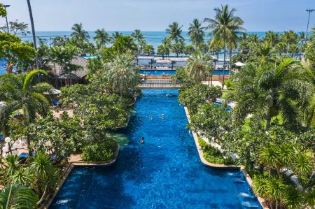 Jomtien Palm Beach Hotel and Resort