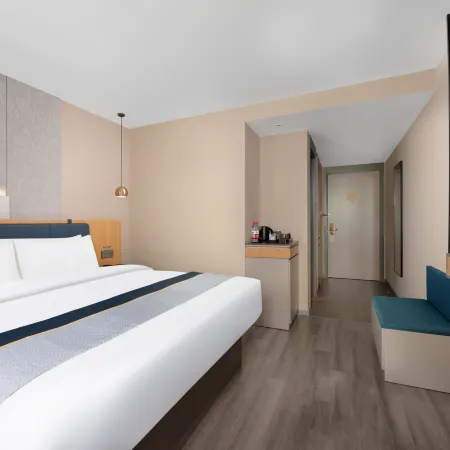 Homeinn Selected Hotel (Korla Jiaotong West Road People's Square)