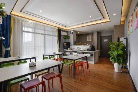 Puxin Collection Hotel (Qianfeng Tianyue Plaza) Отели рядом с достопримечательностью «Baimaxiang Passenger Transport Terminal»