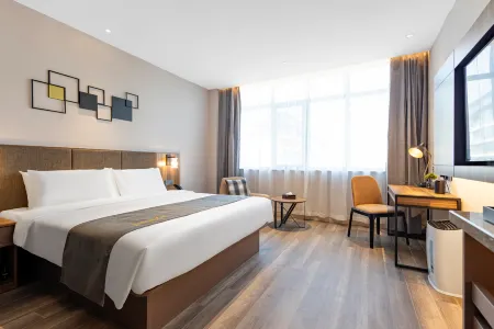Homeinn Plus Hotel (Jinan Huashan Scenic Area Uni Mall) Отели рядом с достопримечательностью «Hua Hill»