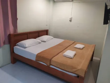 Sisaket PonTaWin Budget Inn Отели рядом с достопримечательностью «Wat Chiang Ei Si Mongkol Wararam»