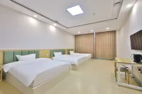 Fuhe Hotel (Yanji Yanbian University West Market Branch)