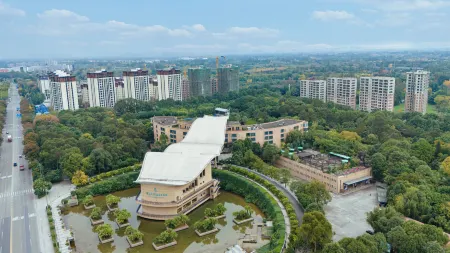 Yufu Hot Springs Hotel Отели рядом с достопримечательностью «Chengdu Normal University»