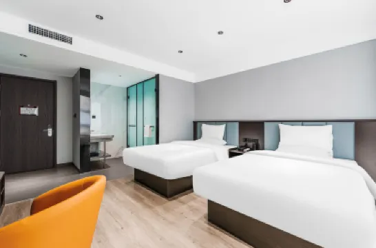 Yiju Hote l(Huhhot West Wanda Square store) Hotels near Wusutu Zhao Monastery
