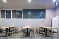 Pingdingshan Heji Hotel (Jianshe Road Donghuan Road)