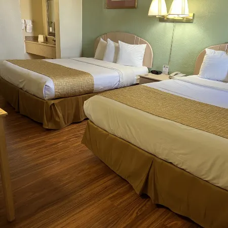 Travelodge by Wyndham Holbrook