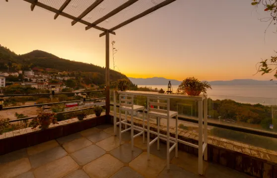 撫仙湖湖影客棧