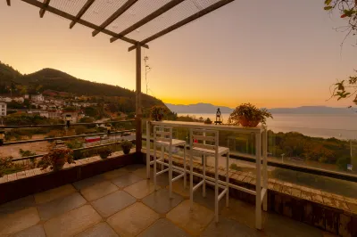 Huying Inn Fuxian Lake Hotels near Fuxian Lake Shijia Cherry Blossom Garden