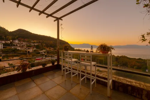 Huying Inn Fuxian Lake Hotels in Huaning