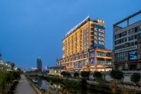 Yibin moon Peninsula Light Hotel(University City & Exhibition Center) Hotels near Zhenwu Mountain Ancient Buildings