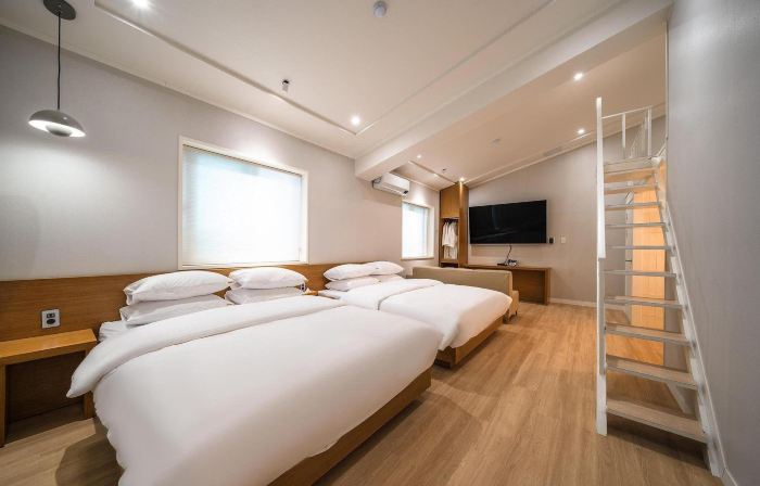 MONO HOTEL