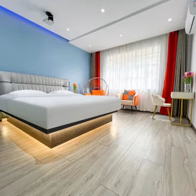 Qujing Zhongyuan Collection Hotel Отели рядом с достопримечательностью «Технический музей в Хоуэй»