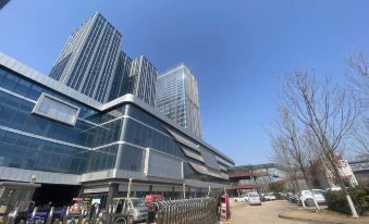 Yueyue Boutique Apartment (Metro Station) (International Port Area Branch)