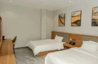 Huayi Hotel (Minquan Renmin Road)