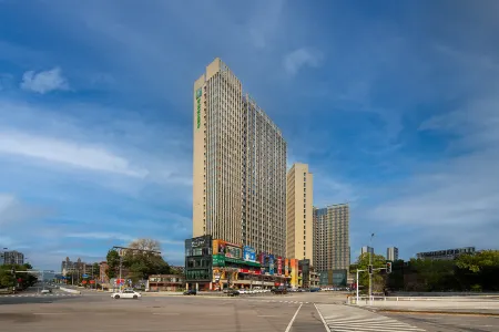 Holiday Inn Express Changsha Yuhua (South High-speed Railway Station West Plaza)