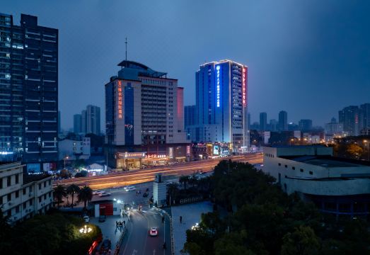 维也纳国际酒店（长沙铁道学院林科大地铁站店）外景图