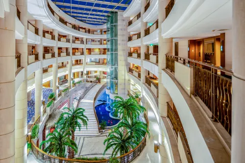 พาเลซ โฮเทลส์ - ฉงชิ่ง หนานปิน โรด โฮลี่ แลนด์ ฮอต สปริง บรานช์ 朗丽兹酒店（重庆南滨路圣地温泉店）