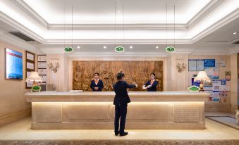 Vienna Hotel (Xuzhou Suning Plaza Pengcheng Metro Station) - Housity