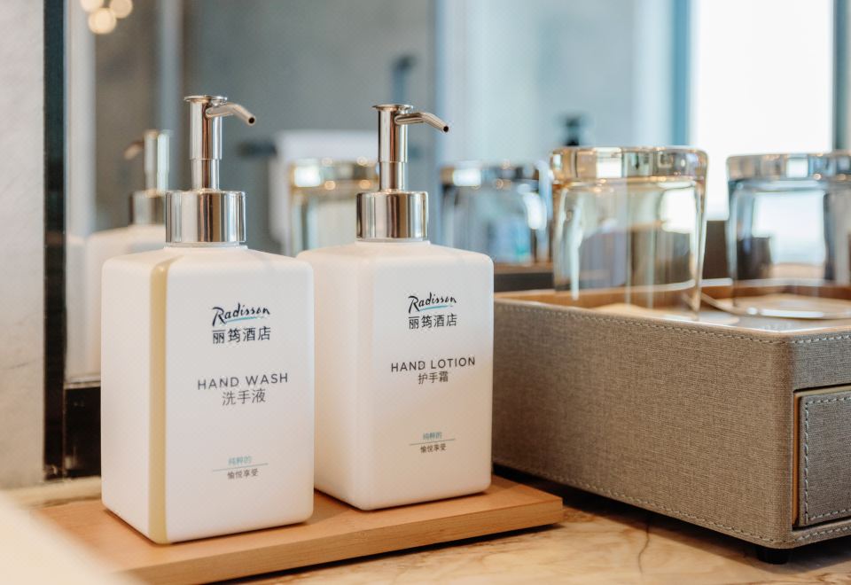 3. 레디슨 호텔, ..