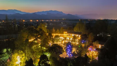 Zhuyin Qingcheng Hot Spring Resort Отели рядом с достопримечательностью «Chengdu Institute Sichuan International Studies University»