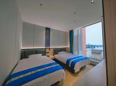Guomen Zhenxuan Hotel (Yalu River Broken Bridge Railway Station Branch)
