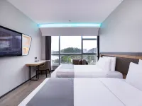 Zijing Jiahong Hotel (Zhaoqing Railway Station Xinghu Scenic Area) - 4-Star