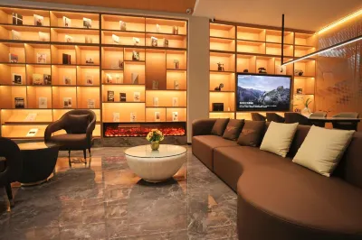 Eaka365Hotel Chain Gaoyi Railway Station Branch Hotels near Phoenix Never-Night City