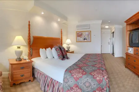 Bay Landing Hotel Отели в г. Берлингейм