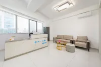 Yishan Yanhai Aprtment Hotel(Dalian Xinghai Square Shengya Ocean World )