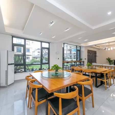 Zhujiajian Zailushang Homestay.