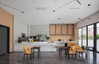 IU Hotel (Xingyi Yangguanggu Tourist Resort Hotel) - فطور