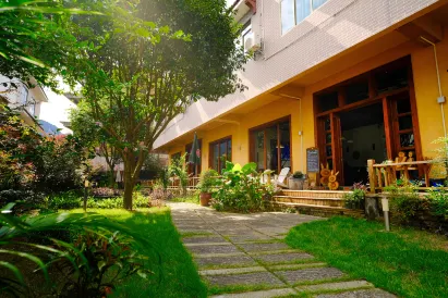 Eden Inn (Yangshuo Yulong River Scenic Area Branch)