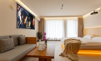 Qianyi Audio-Visual Oxygen Supply Travel Photography Boutique Hotel (Dukezong Ancient City)