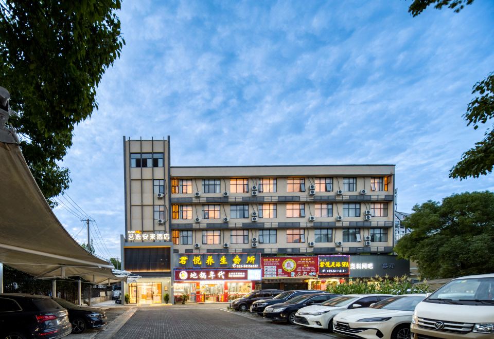 hotel overview picture