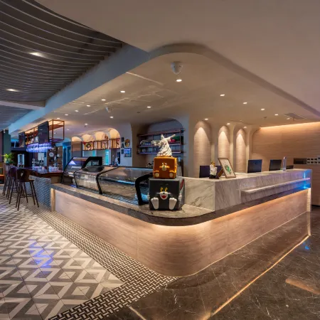 Ningbo Huayingyue Hotel (Tianyi Square City God Temple Commercial Pedestrian Street Store)